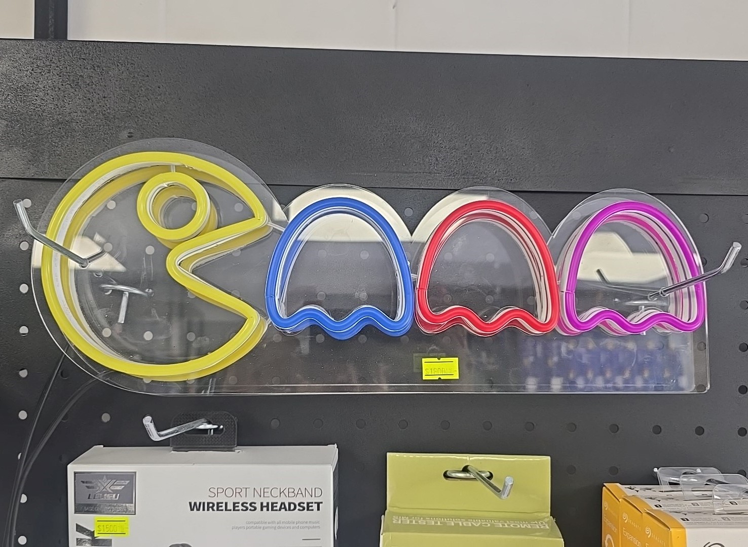 photo_2025-09-25_15-43-51 تابلو نئون فلکسی طرح پکمن همراه آداپتور - تصویر 1